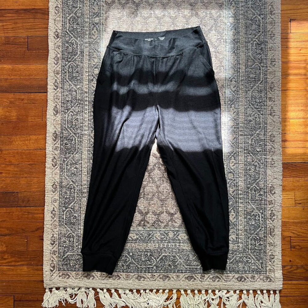 Old Navy Black Extra High-Waisted CloudComfy 7/8 Joggers Size Large